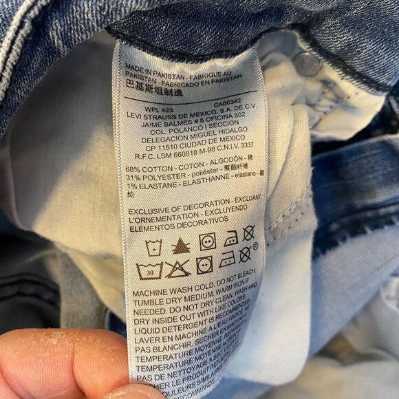 Signature By Levi Womans Jeans 18M 34x32 Mid-Rise Bootcut Hem Frayed - Picture 13 of 14